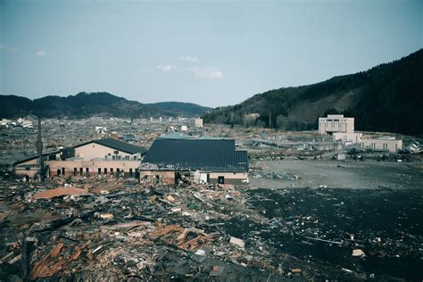 The 10 most destructive tsunamis in history.